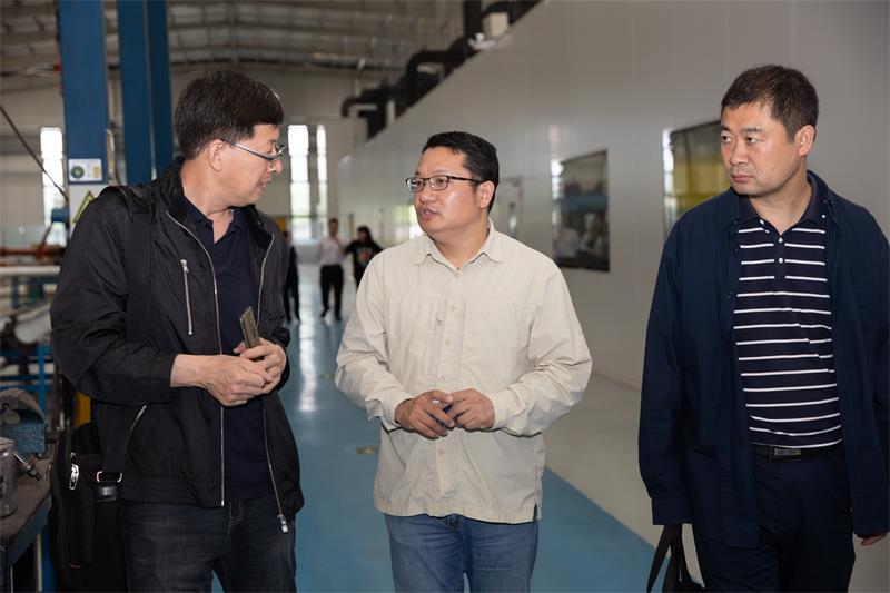 《金融时报》农村金融周刊部主任徐绍峰来我行调研采访